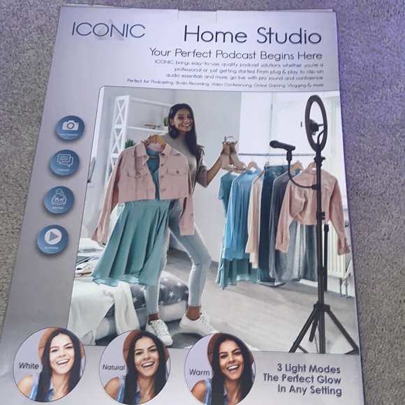 10" LED RING LIGHT & MEDIA STATION - Picture 3 of 5